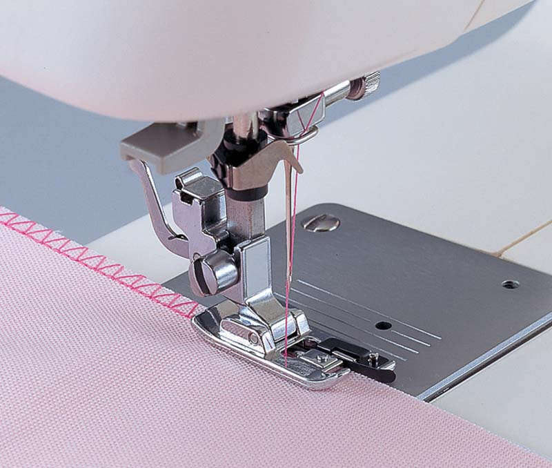 Оверлочная лапка для швейной машины: как пользоваться?