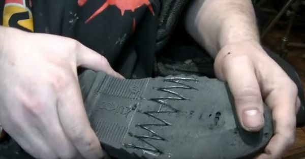 Как правильно заклеить лопнувшую подошву