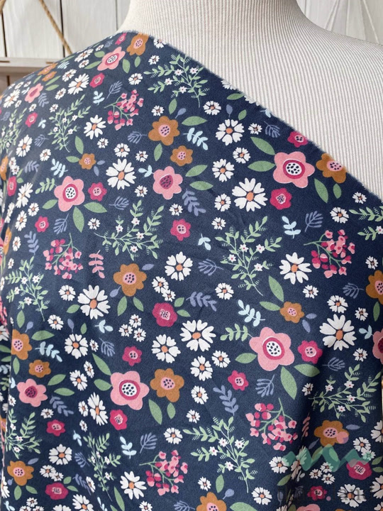 K4119 Сатин «Цветочная поляна на синем»