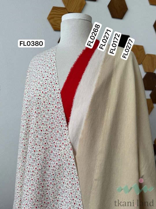 FL0380 Фланель «Красные цветы на молочном»