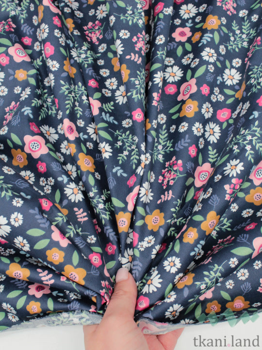 K4119 Сатин «Цветочная поляна на синем»