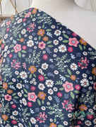 K4119 Сатин «Цветочная поляна на синем»