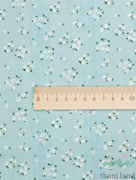 AM0040 Ажурный хлопок (батист) «Белые цветочки» на голубом